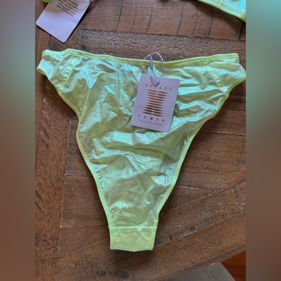 Savage Fenty Iridescent Green Bra & Panty Set - Picture 3 of 5